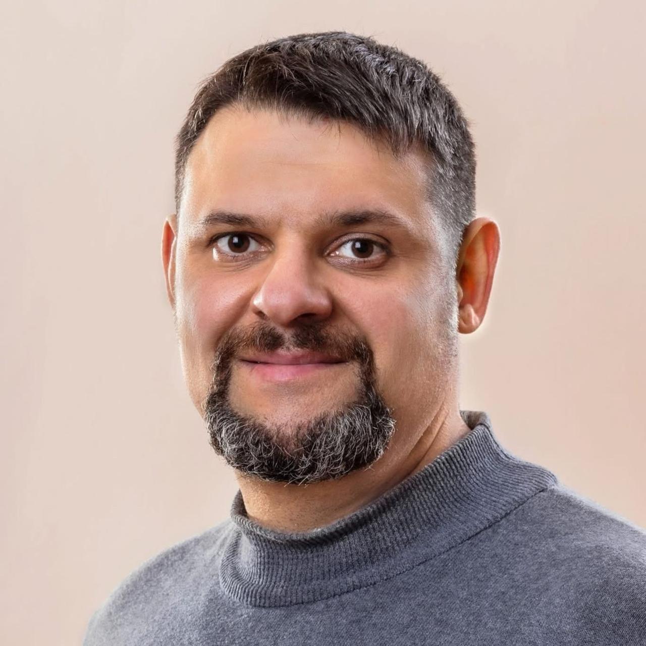 Артем АРТЮХОВ